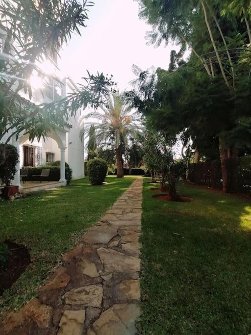 Studio Paris Lägenhet Estepona Exteriör bild